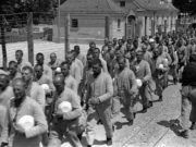 Salah satu foto awal tahanan di kamp konsentrasi Dachau pada tahun 1933. (Sumber: War Documentary)