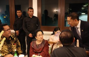 Ibu Megawati Soekarnoputri saat menghadiri Pertunjukan Teater Seni Musik Imam Al-Bukhari-Soekarno di GKJ. (DOK. PDIP)