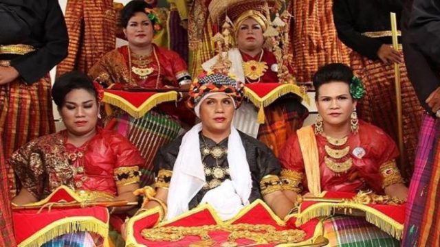 bissu dalam ritual kebudayaan bugis