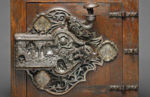 Kunci pintu karya Frank L Koralewsky yang dibuat tahun 1911 di Jerman. (sumber: Artic.edu)