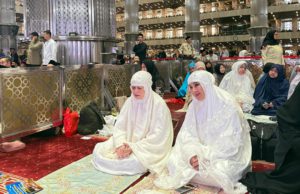 Ketua DPR RI, Puan Maharani saaat mengikiti sholat Idul Adha di Masjid Istiqlal Jakarta Pusat. (istimewa)