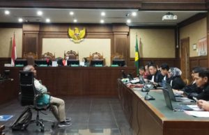 Frans Asisi Datang saat menjadi saksi ahli di persidangan Hasto Kristiyanto. (foto: Sulindo/Iqyanut Taufik)