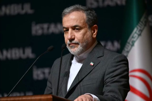 Menteri Luar Negeri Iran Menteri Luar Negeri Iran Abbas Araghchi berbicara dalam konferensi pers di Istanbul. (Sumber: NPR)