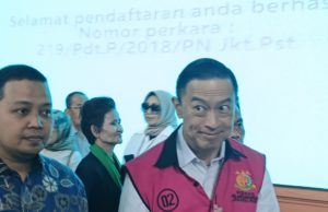 Thomas Trikasih Lembong (rompi pink). (Foto: Sulindo/Iqyanut Taufik)