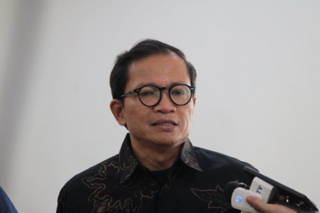 Direktur Eksekutif Amnesty International Indonesia, Usman Hamid saat konferensi pers di FH UI kampus Salemba, Jakarta
