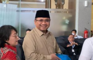 Eks Menag Yakut Qoumas saat tiba di gedung Merah Putih KPK. (Foto: Sulindo/Iqyanut Taufik)