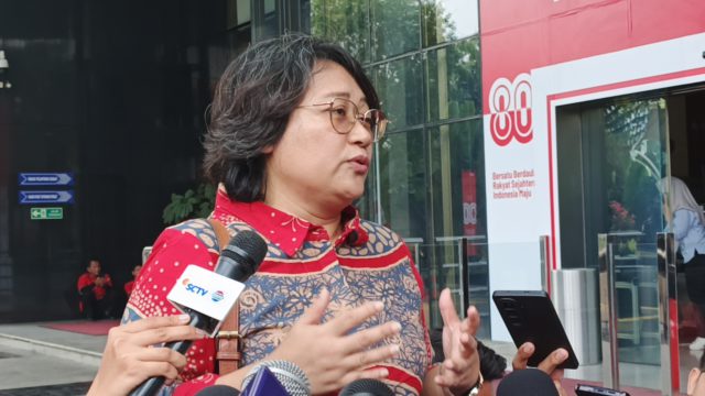 Jubir Gus Yakut, Anna Hasbie Jubir Gus Yakut, Anna Hasbie saat dimintai keterangan oleh wartawan di gedung Merah Putih KPK. (Foto: Sulindo/Iqyanut Taufik)