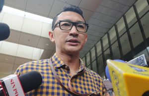 Jubir KPK Budi Prasetyo saat memberikan keterangan terkait pemanggilan Gus Yakut di Gedung Merah Putih KPK, Jakarta. (Foto: Sulindo/Iqyanut Taufik)