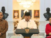 Presiden Prabowo Subianto didampingi Ketua Partai Politik saat Konferensi pers di Istana Negara. (sumber: tangkapan layar Youtube Sekretariat Presiden)