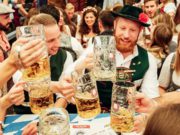 Sejarah Oktoberfest: Bagaimana Pernikahan Kerajaan Menjadi Festival Duni Perayaan Oktoberfest selalu dimeriahkan dengan bir dan makanan yang melimpah. (Sumber: GetYourGuide)