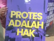 Poster salah satu Pendemo dari Aliansi Perempuan Indonesia. (Foto: Sulindo/Iqyanut Taufik)