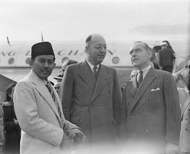 Mohamad Roem dan Jan Herman van Roijen