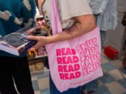 Mengenal Fenomena Romantasy dan Toko Buku Bad Girl Books yang Viral