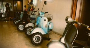 Sejarah Masuknya Vespa ke Indonesia: Dari Alat Transportasi Misi hingga Ikon Budaya