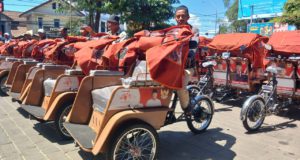 Presiden Prabowo Subianto Salurkan 200 Becak Listrik untuk Warga Kuningan