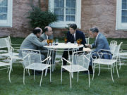 Farewell Dossier: Dokumen Rahasia yang Membongkar Jaringan Spionase KGB Presiden Reagan bertemu dengan Presiden Francois Mitterrand dari Prancis pada KTT Ekonomi G-7 di Chateau Montebello di Ottawa, Kanada, bersama Menteri Luar Negeri Alexander Haig. Pembicaraan bilateral tertutup tahun 1981 ini secara khusus mencakup penyerahan intelijen rahasia terkait spionase Uni Soviet, yaitu Dossier Farewell. (Sumber: Ronald Reagan Presidential Library & Museum)