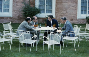 Farewell Dossier: Dokumen Rahasia yang Membongkar Jaringan Spionase KGB Presiden Reagan bertemu dengan Presiden Francois Mitterrand dari Prancis pada KTT Ekonomi G-7 di Chateau Montebello di Ottawa, Kanada, bersama Menteri Luar Negeri Alexander Haig. Pembicaraan bilateral tertutup tahun 1981 ini secara khusus mencakup penyerahan intelijen rahasia terkait spionase Uni Soviet, yaitu Dossier Farewell. (Sumber: Ronald Reagan Presidential Library & Museum)