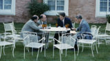 Presiden Reagan bertemu dengan Presiden Francois Mitterrand dari Prancis pada KTT Ekonomi G-7 di Chateau Montebello di Ottawa, Kanada, bersama Menteri Luar Negeri Alexander Haig. Pembicaraan bilateral tertutup tahun 1981 ini secara khusus mencakup penyerahan intelijen rahasia terkait spionase Uni Soviet, yaitu Dossier Farewell. (Sumber: Ronald Reagan Presidential Library & Museum)