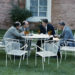 Presiden Reagan bertemu dengan Presiden Francois Mitterrand dari Prancis pada KTT Ekonomi G-7 di Chateau Montebello di Ottawa, Kanada, bersama Menteri Luar Negeri Alexander Haig. Pembicaraan bilateral tertutup tahun 1981 ini secara khusus mencakup penyerahan intelijen rahasia terkait spionase Uni Soviet, yaitu Dossier Farewell. (Sumber: Ronald Reagan Presidential Library & Museum)